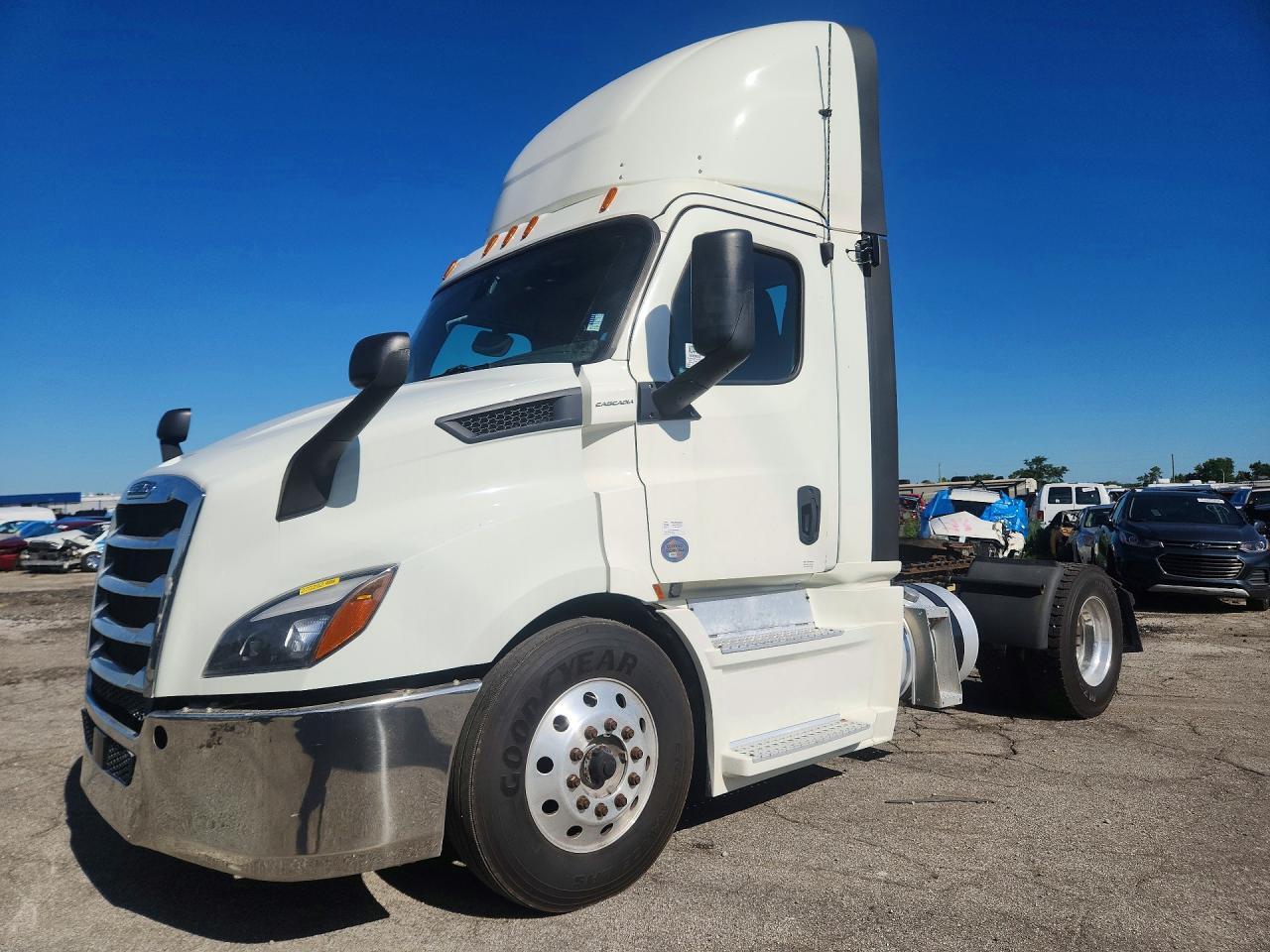 2020 FREIGHTLINER CASCADIA 116 SEMI TRUCK