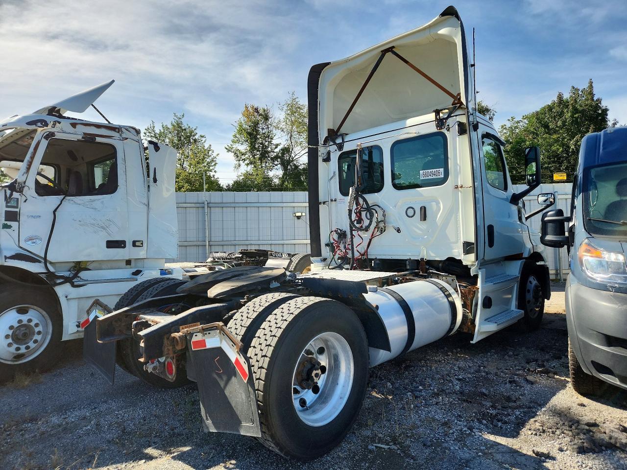 2020 FREIGHTLINER CASCADIA 116 SEMI TRUCK — Фото 3 из 13