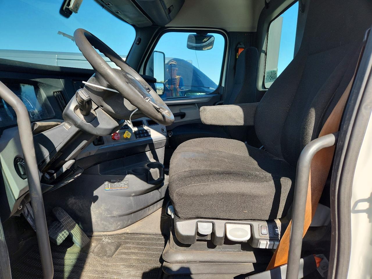 2020 FREIGHTLINER CASCADIA 116 SEMI TRUCK — Фото 7 из 13