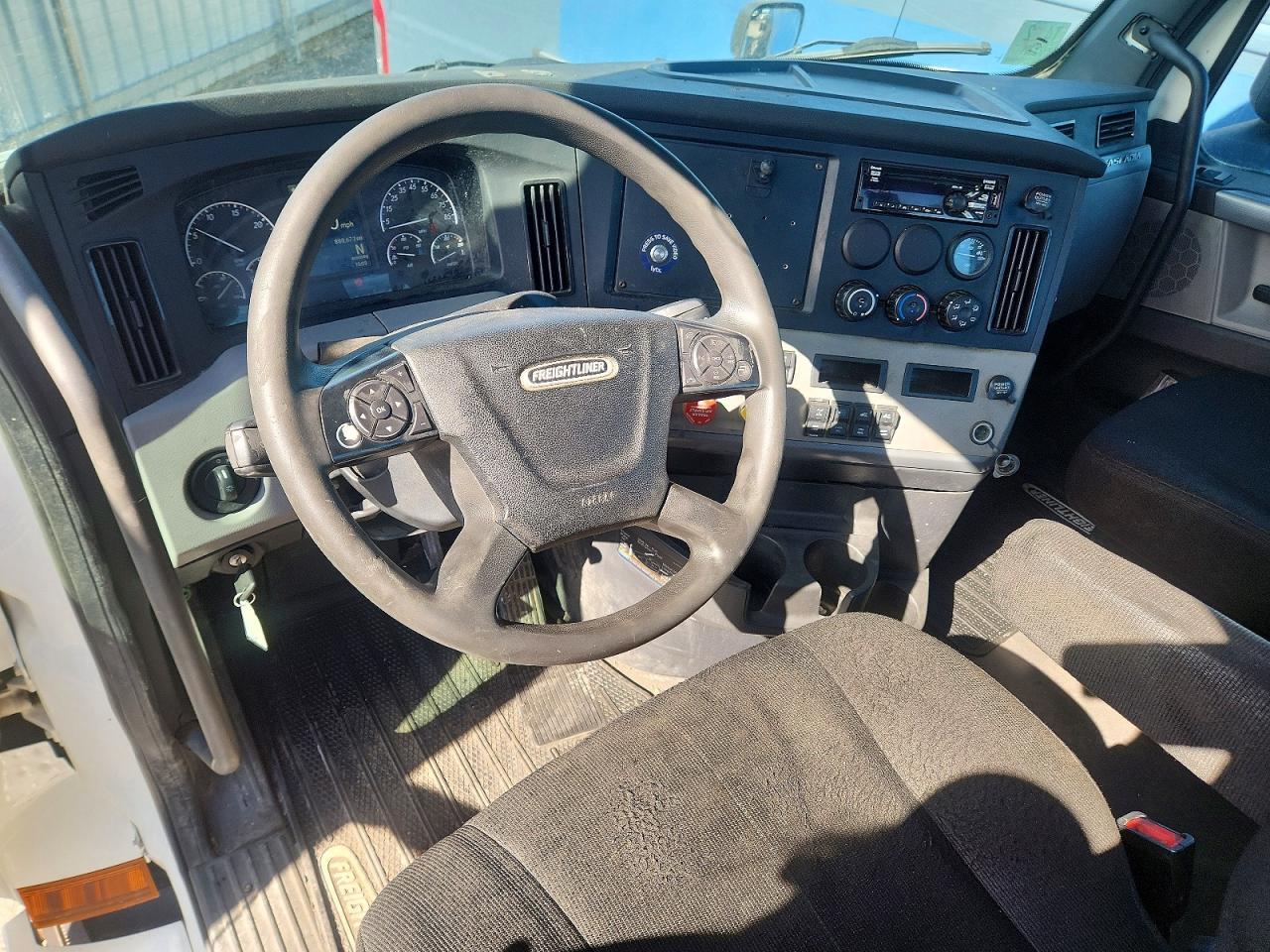 2020 FREIGHTLINER CASCADIA 116 SEMI TRUCK — Фото 8 из 13