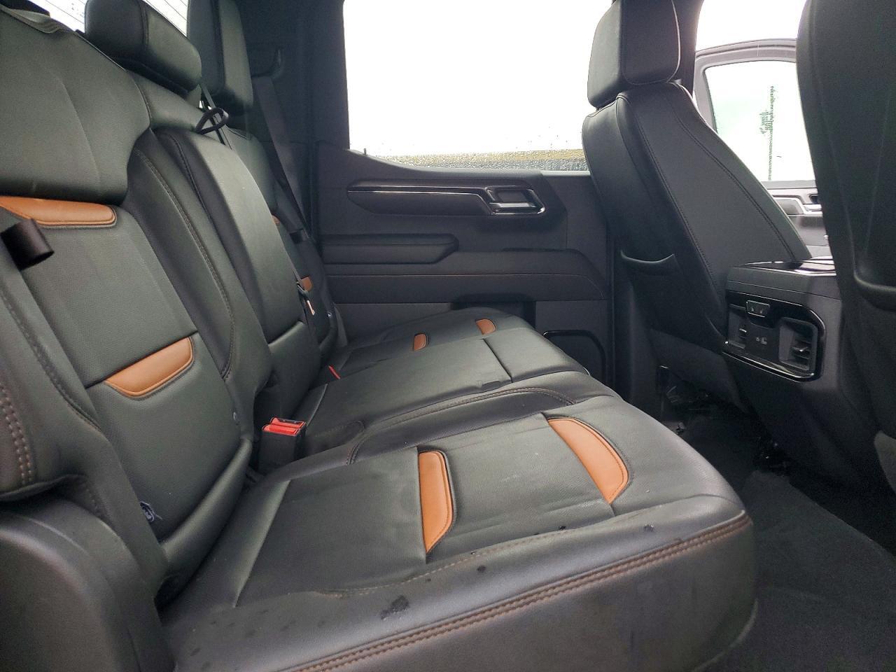 2024 GMC SIERRA K1500 AT4 — Фото 10 из 12