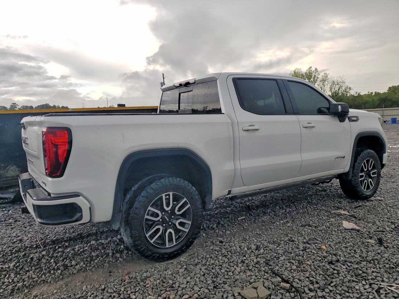 2024 GMC SIERRA K1500 AT4 — Фото 3 из 12