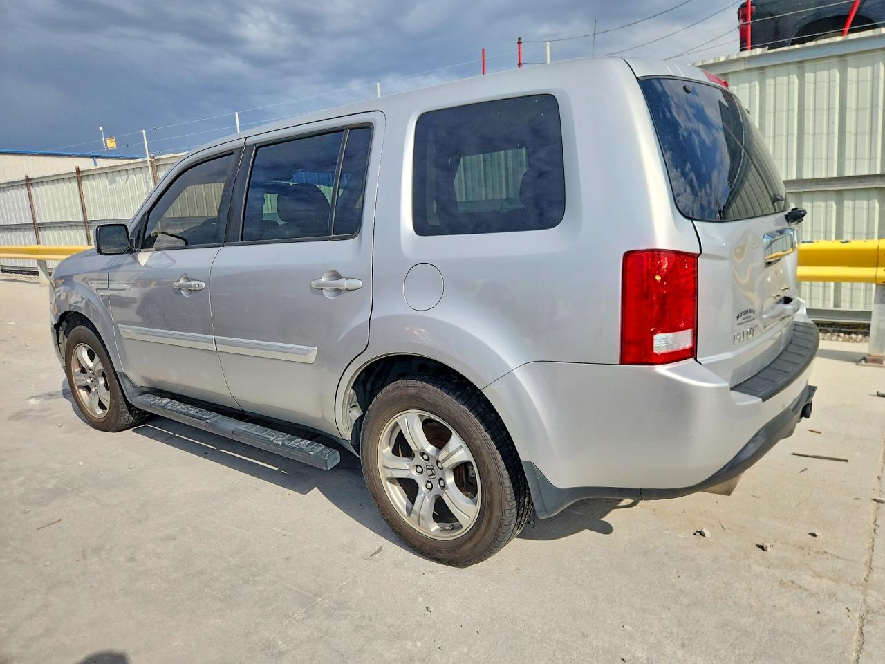 5FNYF3H59EB014345 2014 HONDA PILOT photo no. 2