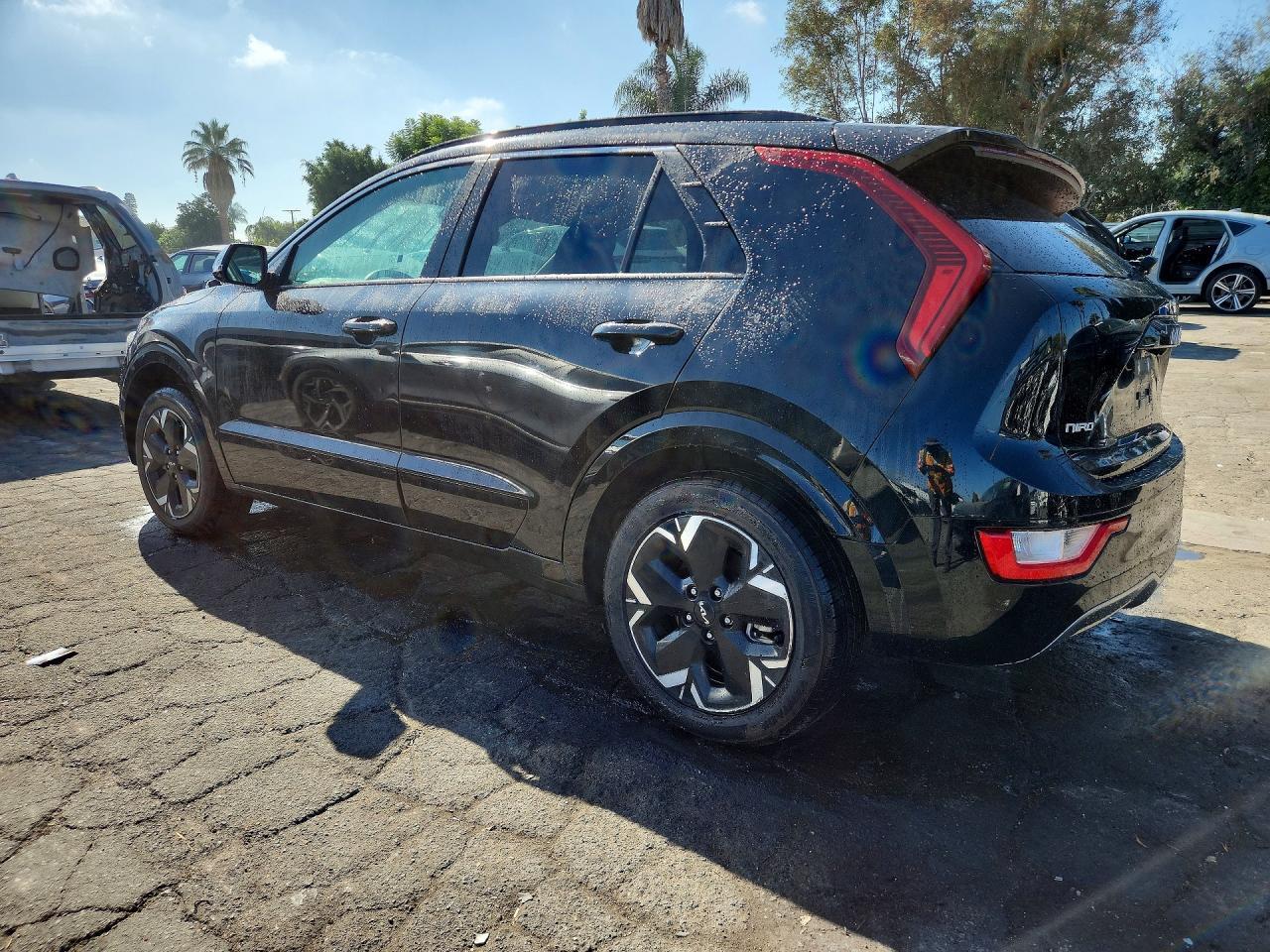 KNDCR3L17P5027962 2023 KIA NIRO photo no. 2