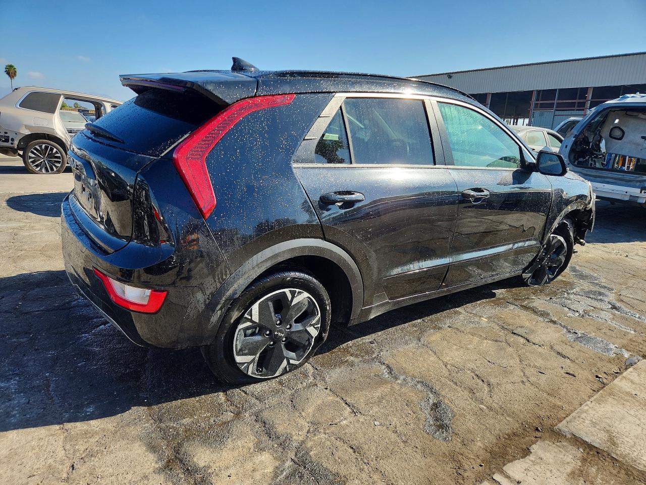 KNDCR3L17P5027962 2023 KIA NIRO photo no. 3