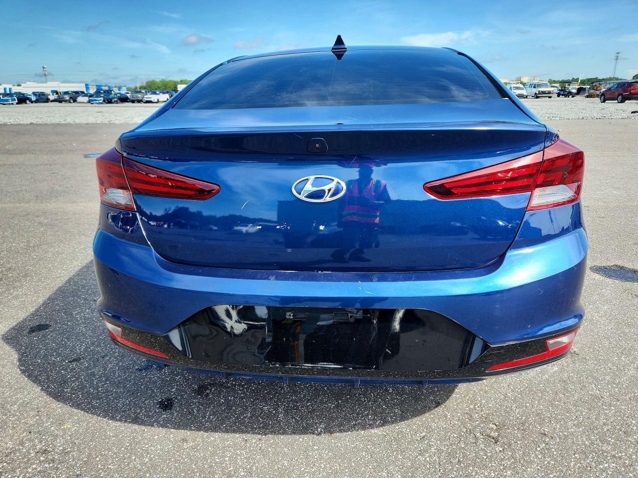 2019 HYUNDAI ELANTRA SEL — Фото 6 из 12
