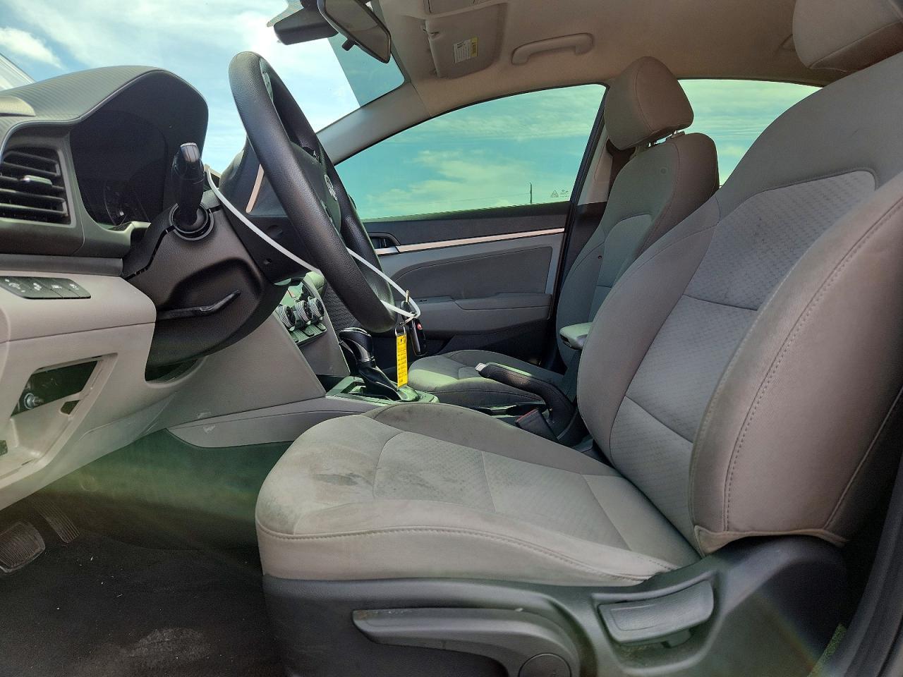 2019 HYUNDAI ELANTRA SEL — Фото 7 из 12