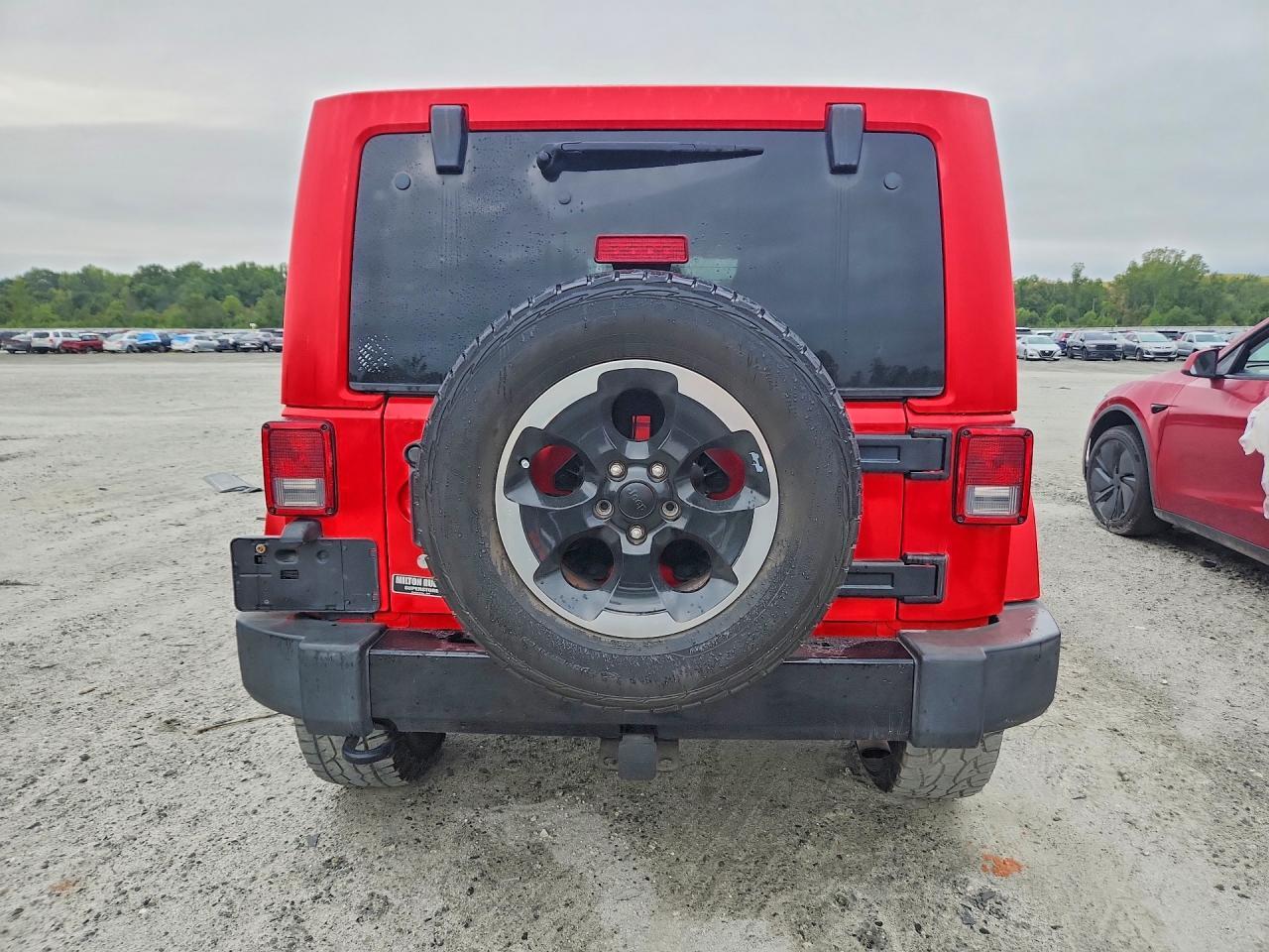 2014 JEEP WRANGLER UNLIMITED SAHARA — Фото 6 из 13