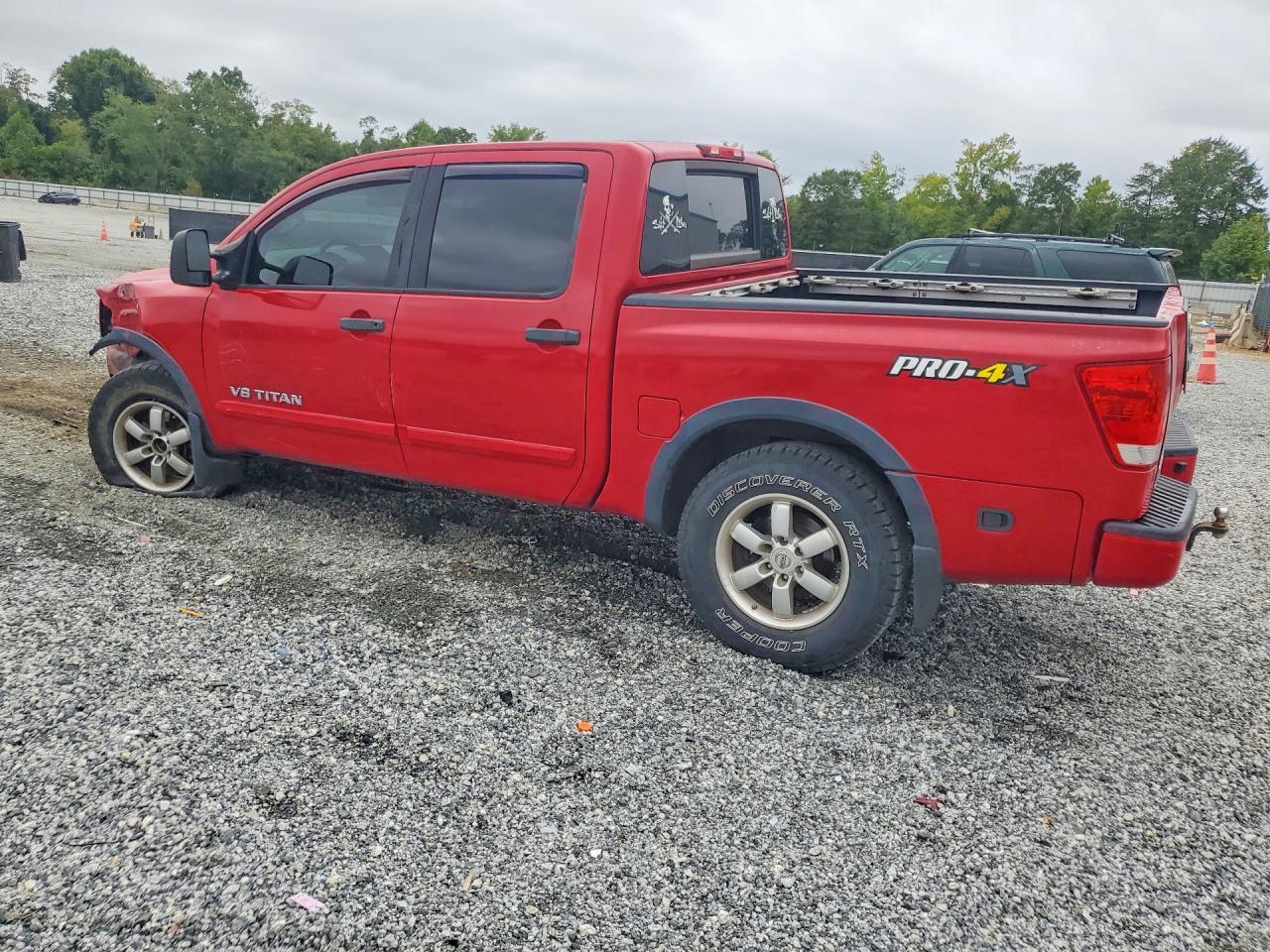 2012 NISSAN TITAN SV — Фото 2 из 12