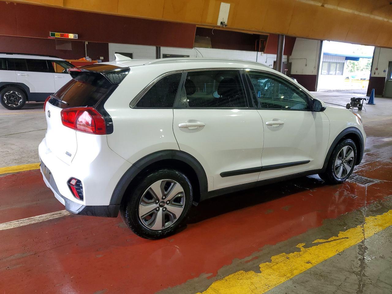 KNDCB3LC8L5427366 2020 KIA NIRO photo no. 3