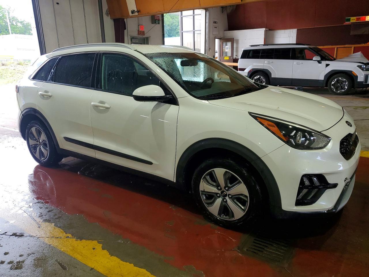 KNDCB3LC8L5427366 2020 KIA NIRO photo no. 4