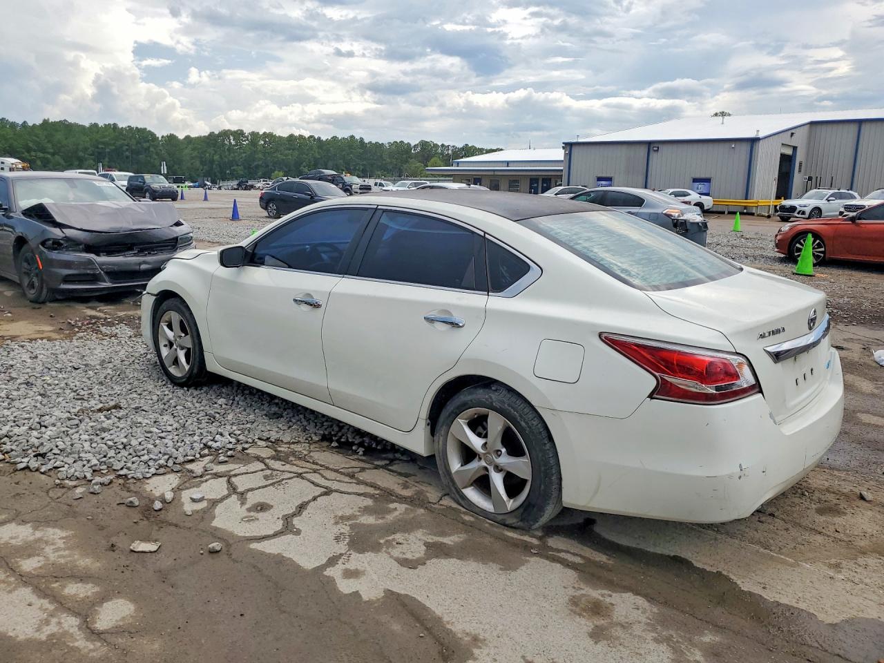 2013 NISSAN ALTIMA 2.5 — Фото 2 из 12