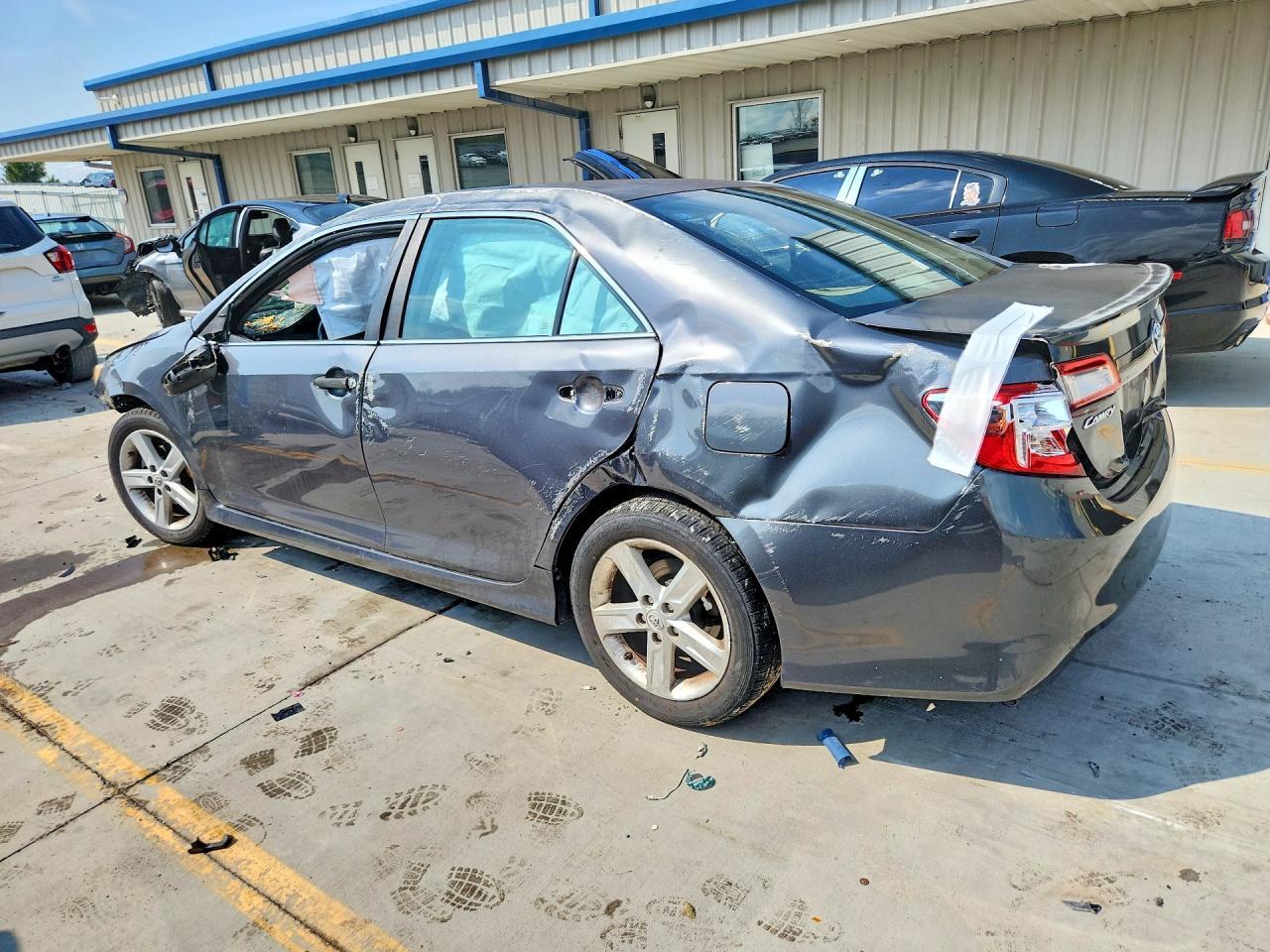 2012 TOYOTA CAMRY SE — Фото 2 из 12