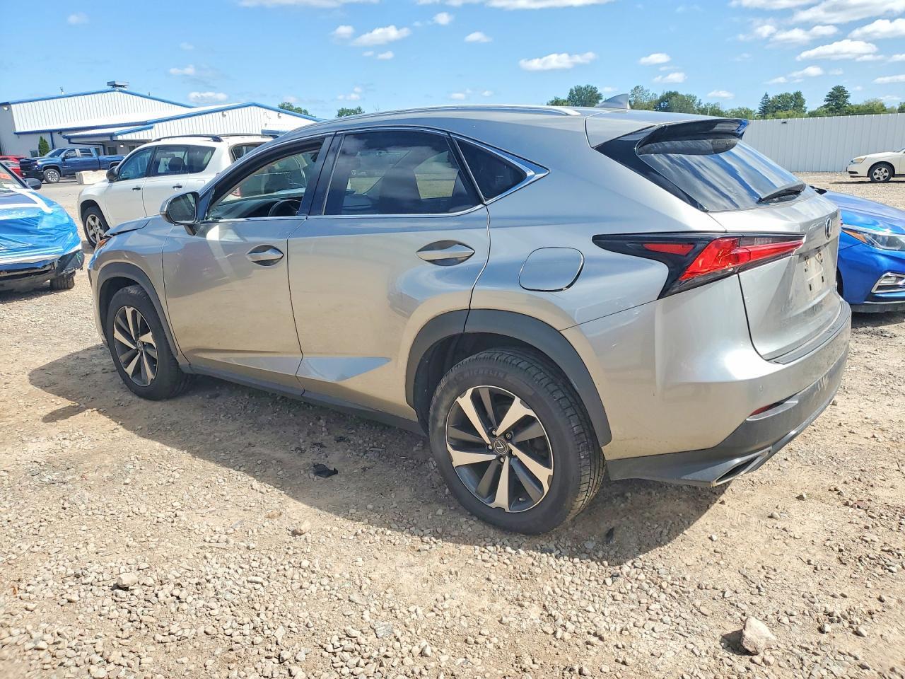 2021 LEXUS NX 300 BASE — Фото 2 из 13