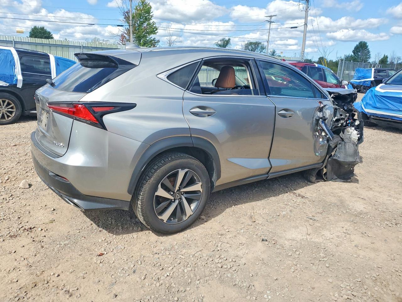 2021 LEXUS NX 300 BASE — Фото 3 из 13
