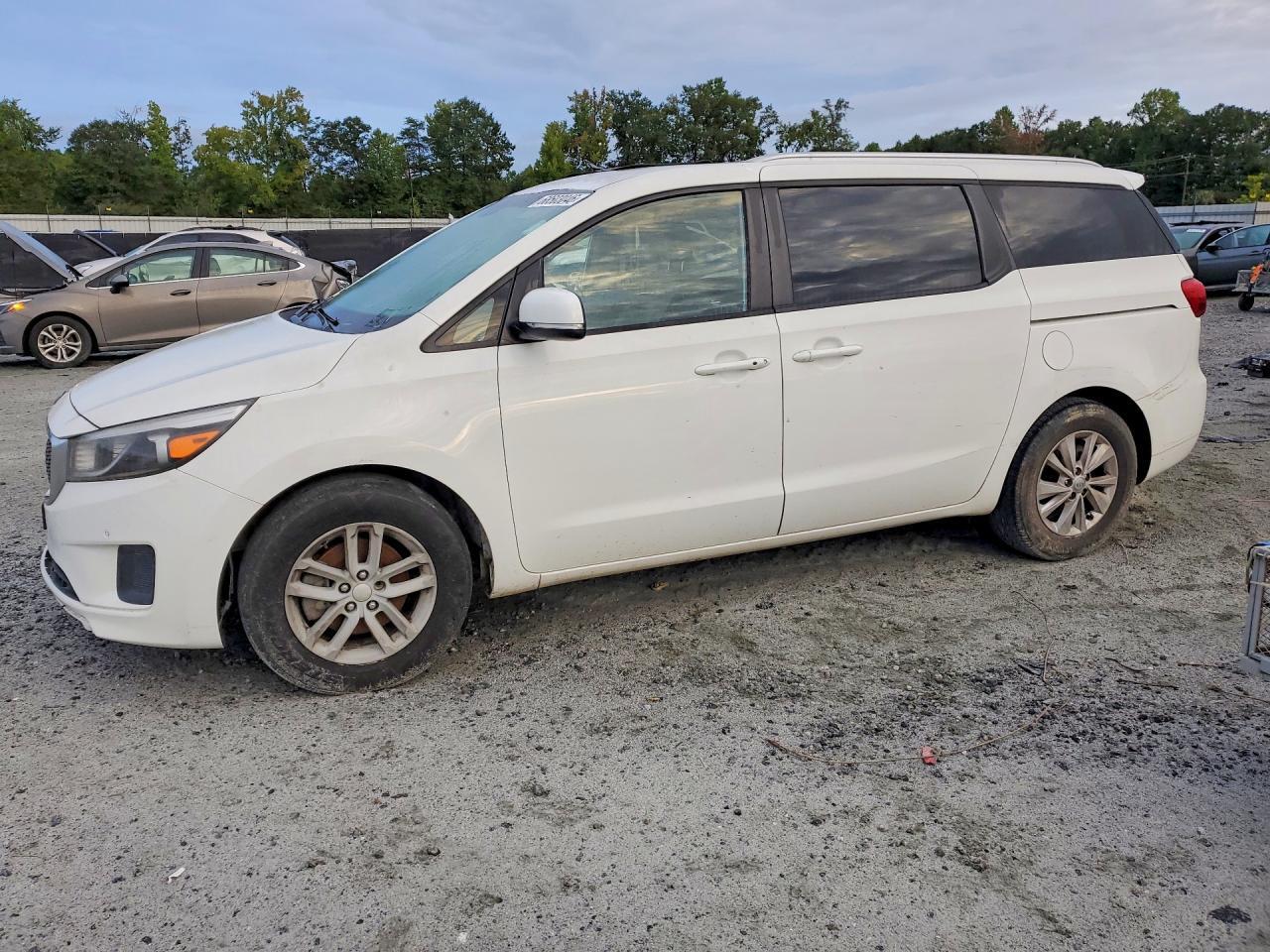 2017 KIA SEDONA LX