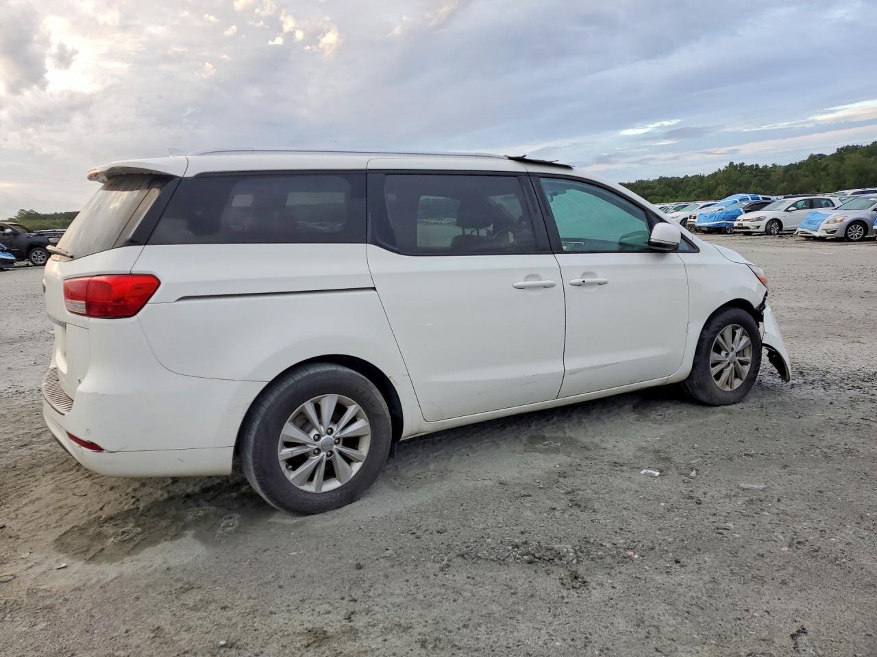 2017 KIA SEDONA LX — Фото 3 из 13