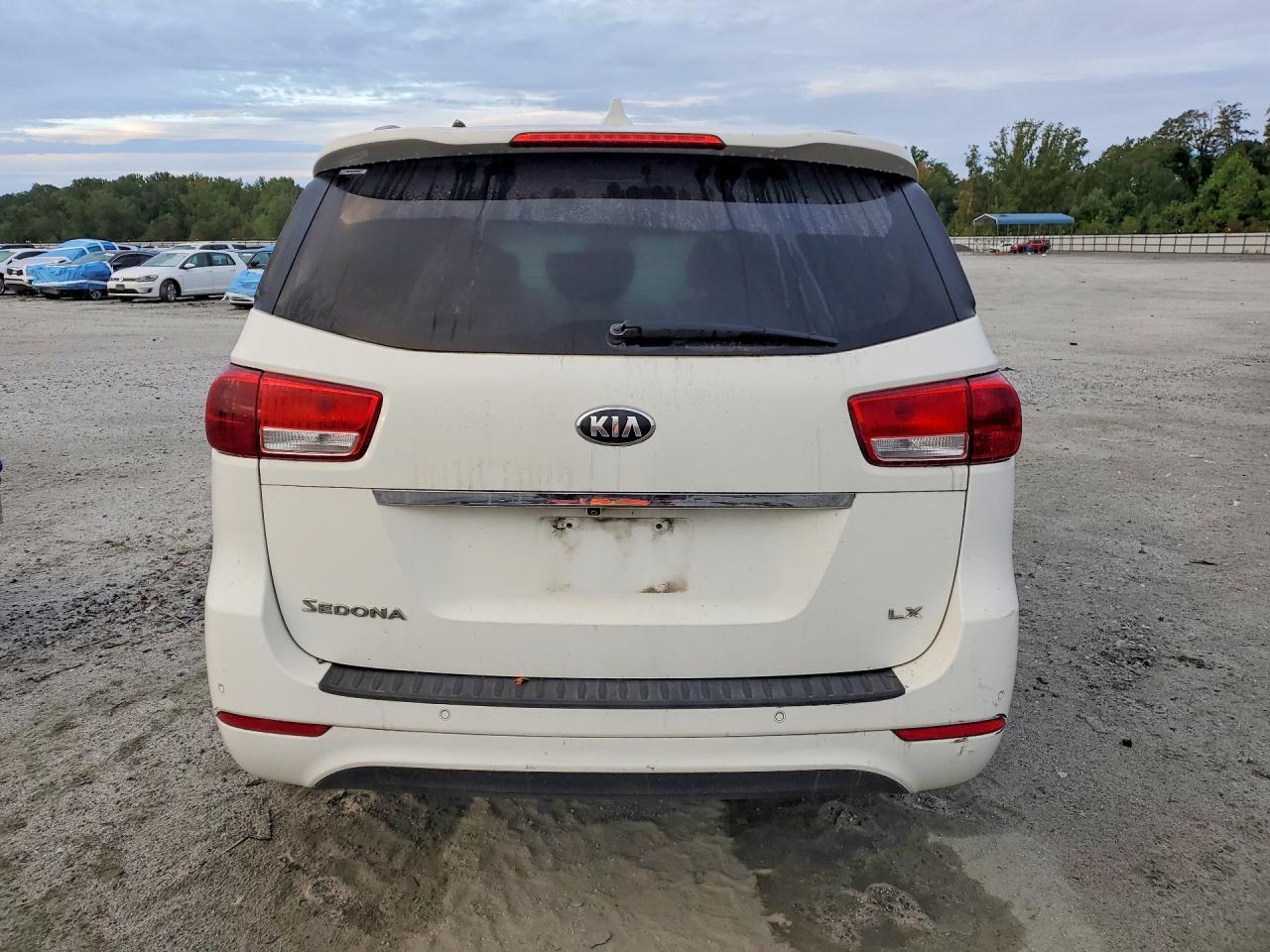 2017 KIA SEDONA LX — Фото 6 из 13