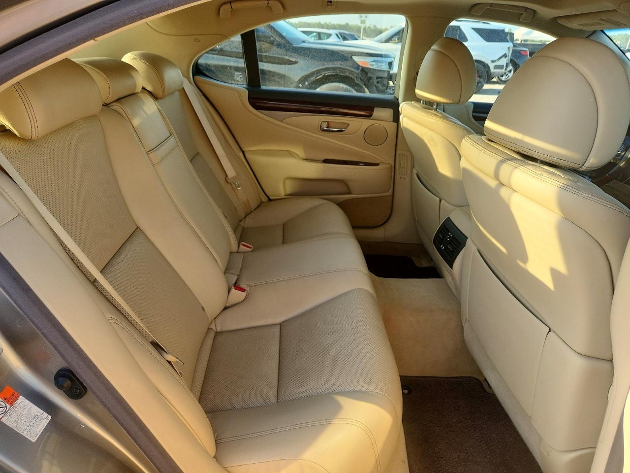 2017 LEXUS LS 460 — Фото 10 из 12