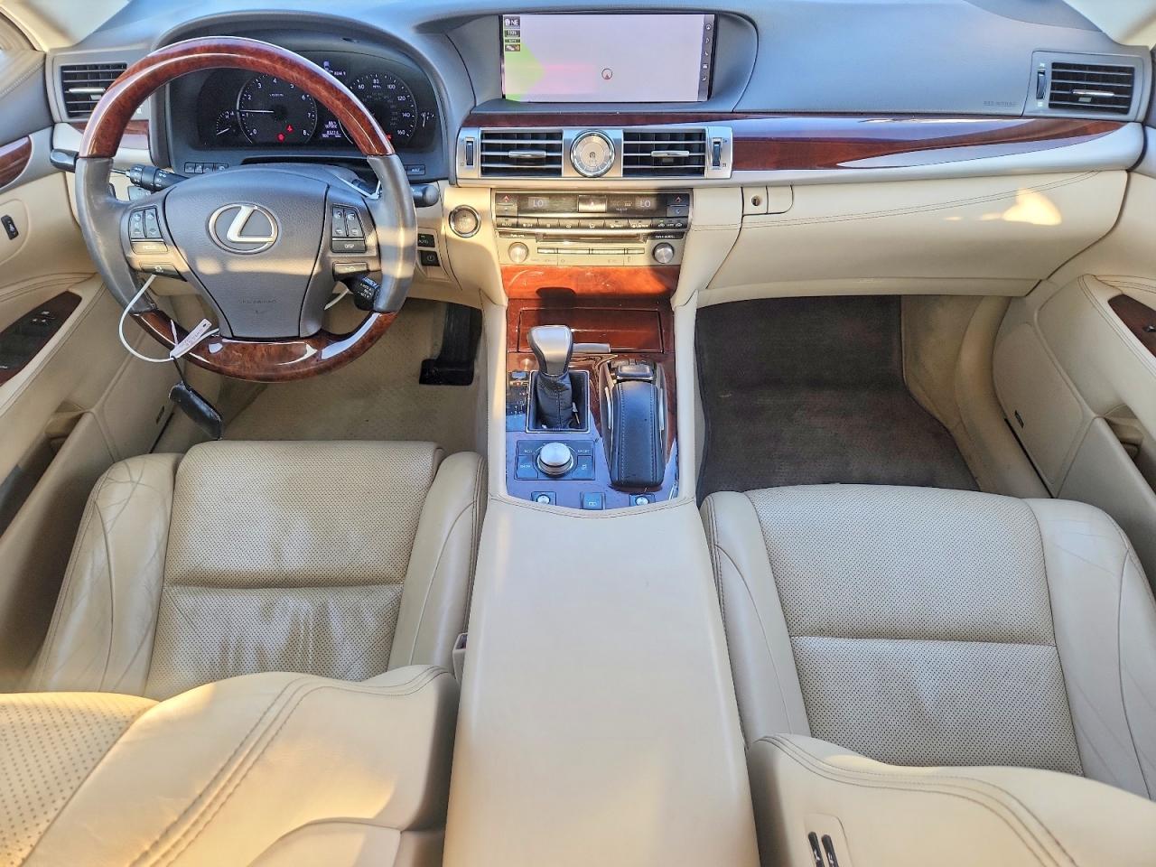 2017 LEXUS LS 460 — Фото 8 из 12