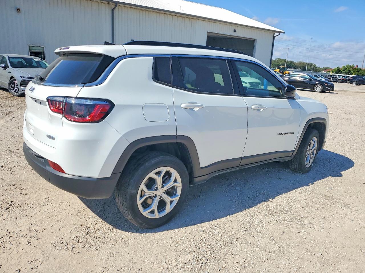 3C4NJDBNXRT118107 2024 JEEP COMPASS photo no. 3