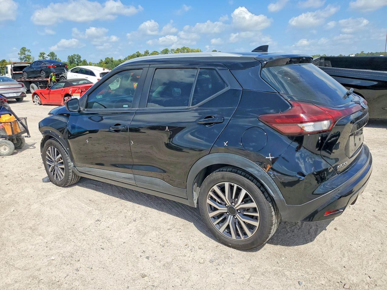 2021 NISSAN KICKS SV — Фото 2 из 14