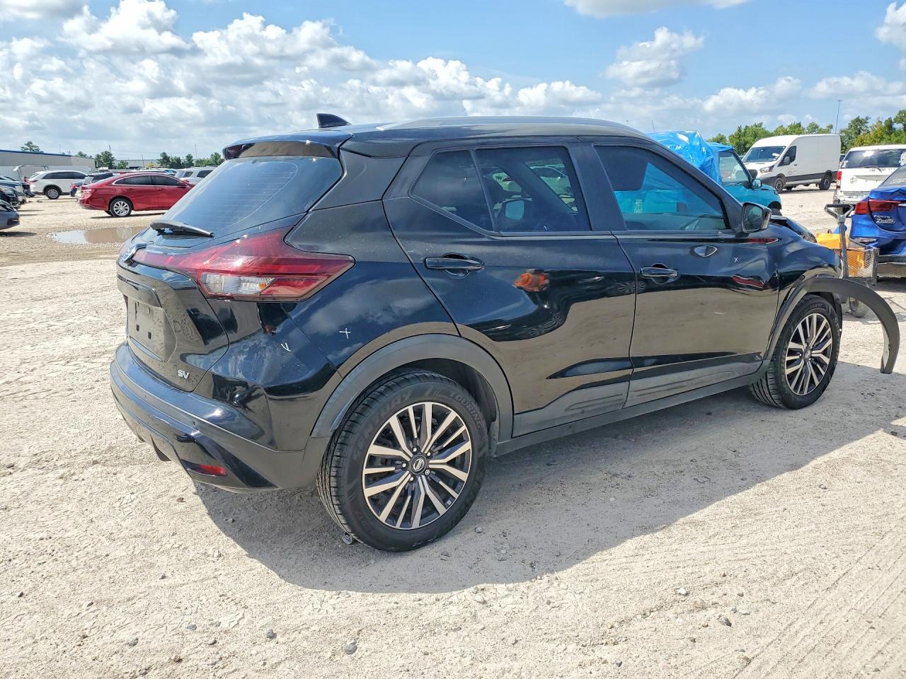 2021 NISSAN KICKS SV — Фото 3 из 14