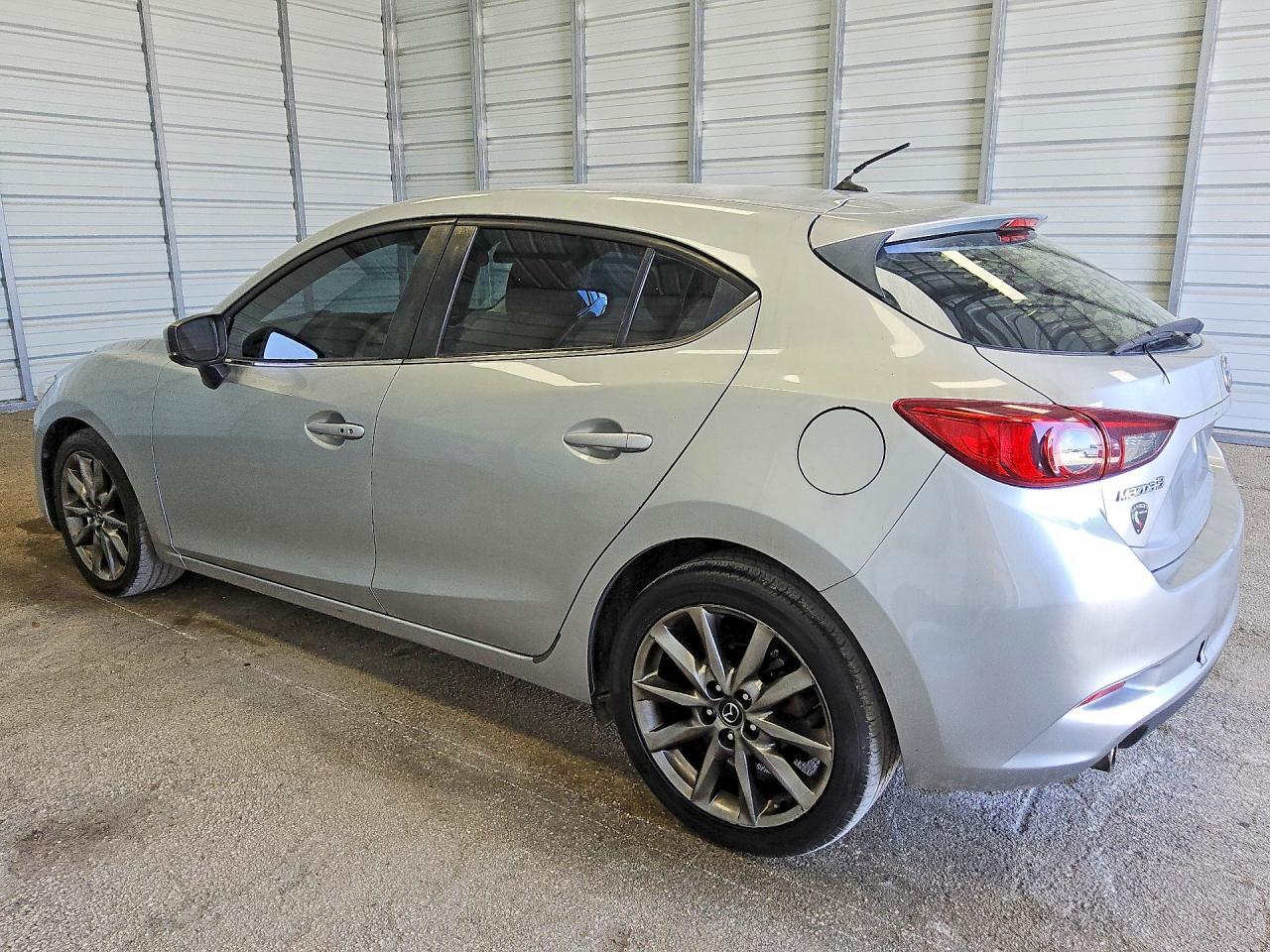 3MZBN1L36JM210541 2018 MAZDA 3 photo no. 2