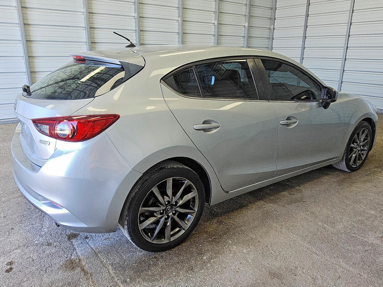 3MZBN1L36JM210541 2018 MAZDA 3 photo no. 3