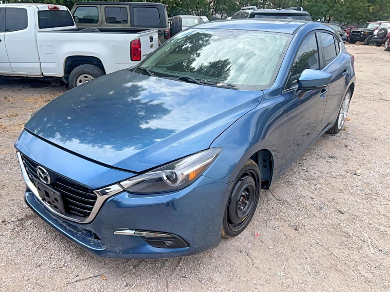 JM1BN1M36H1136143 2017 MAZDA 3 photo no. 2
