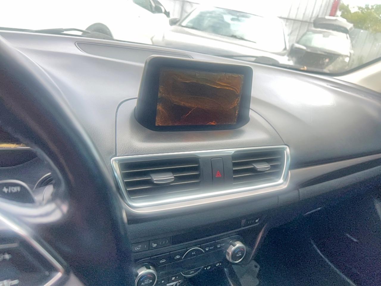 JM1BN1M36H1136143 2017 MAZDA 3 photo no. 9