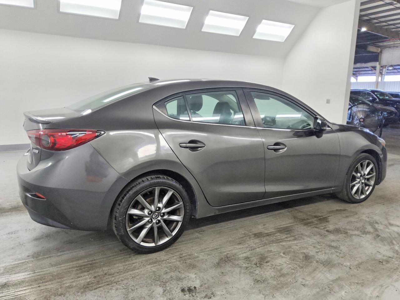 3MZBN1V35JM210432 2018 MAZDA 3 photo no. 3