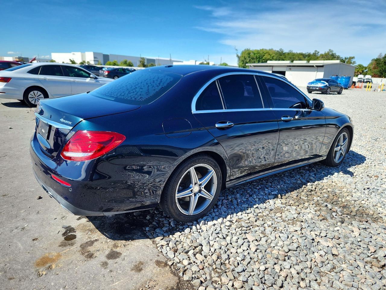 2017 MERCEDES-BENZ E 300 4MATIC — Фото 3 из 12