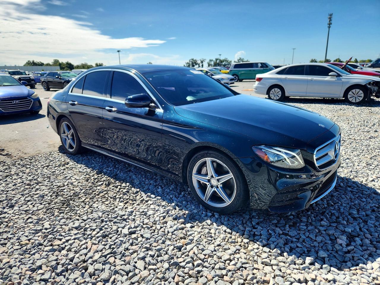 2017 MERCEDES-BENZ E 300 4MATIC — Фото 4 из 12