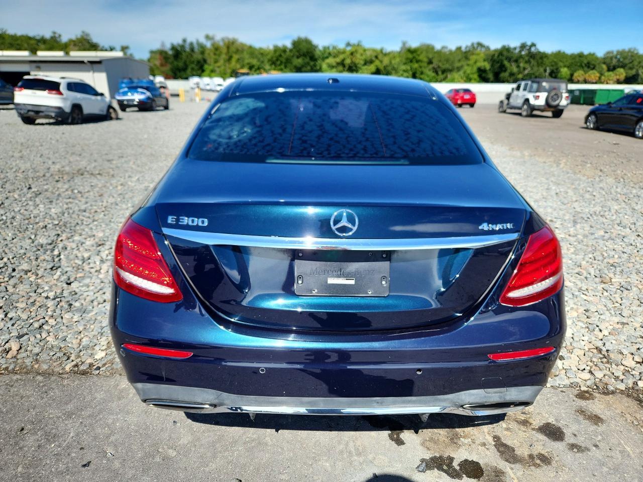 2017 MERCEDES-BENZ E 300 4MATIC — Фото 6 из 12
