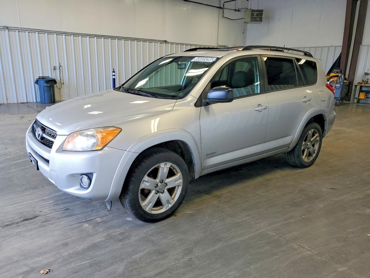 2009 TOYOTA RAV4 JTMBF32V495012928