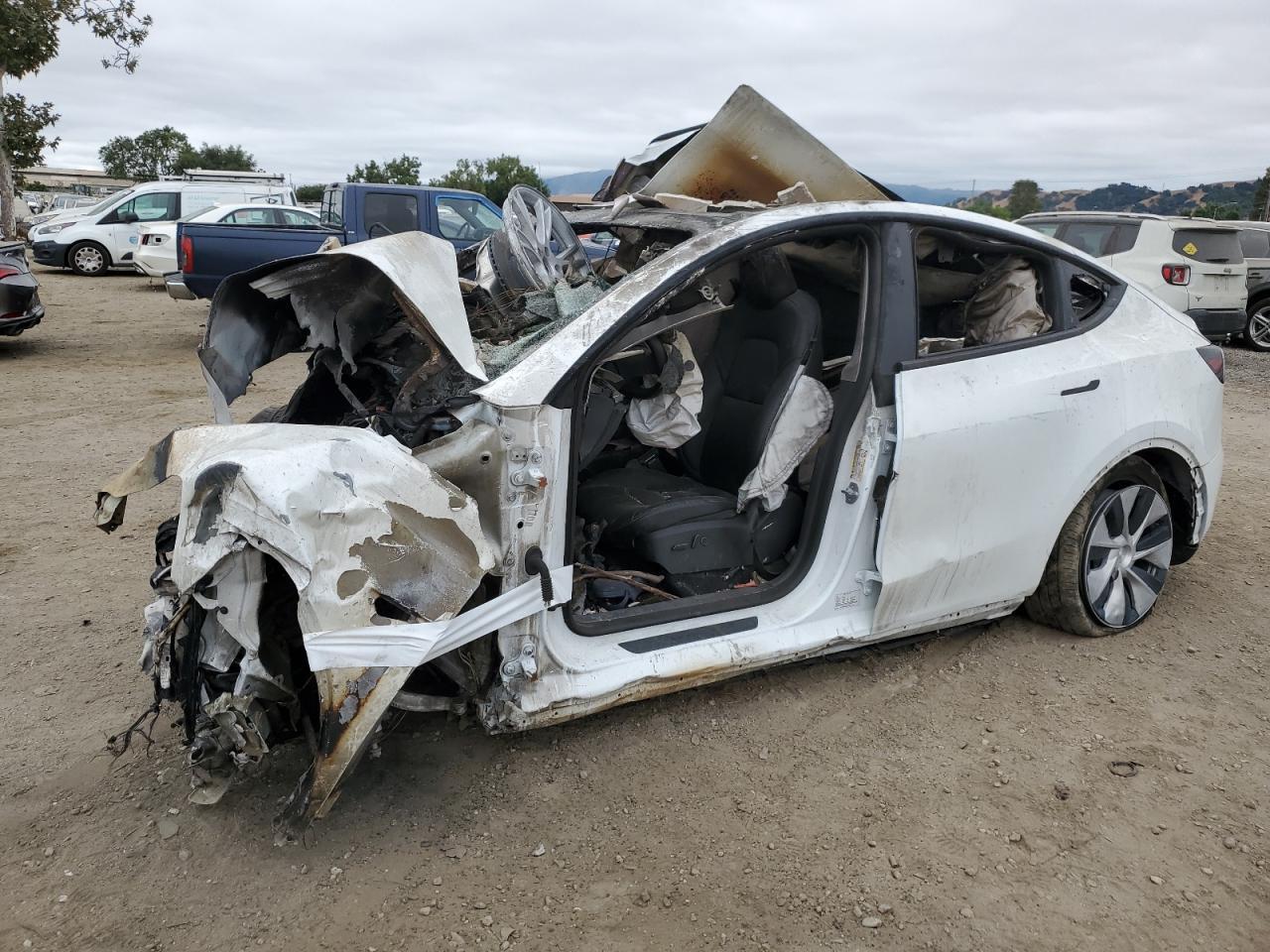 2023 TESLA MODEL Y 7SAYGAEE3PF742190
