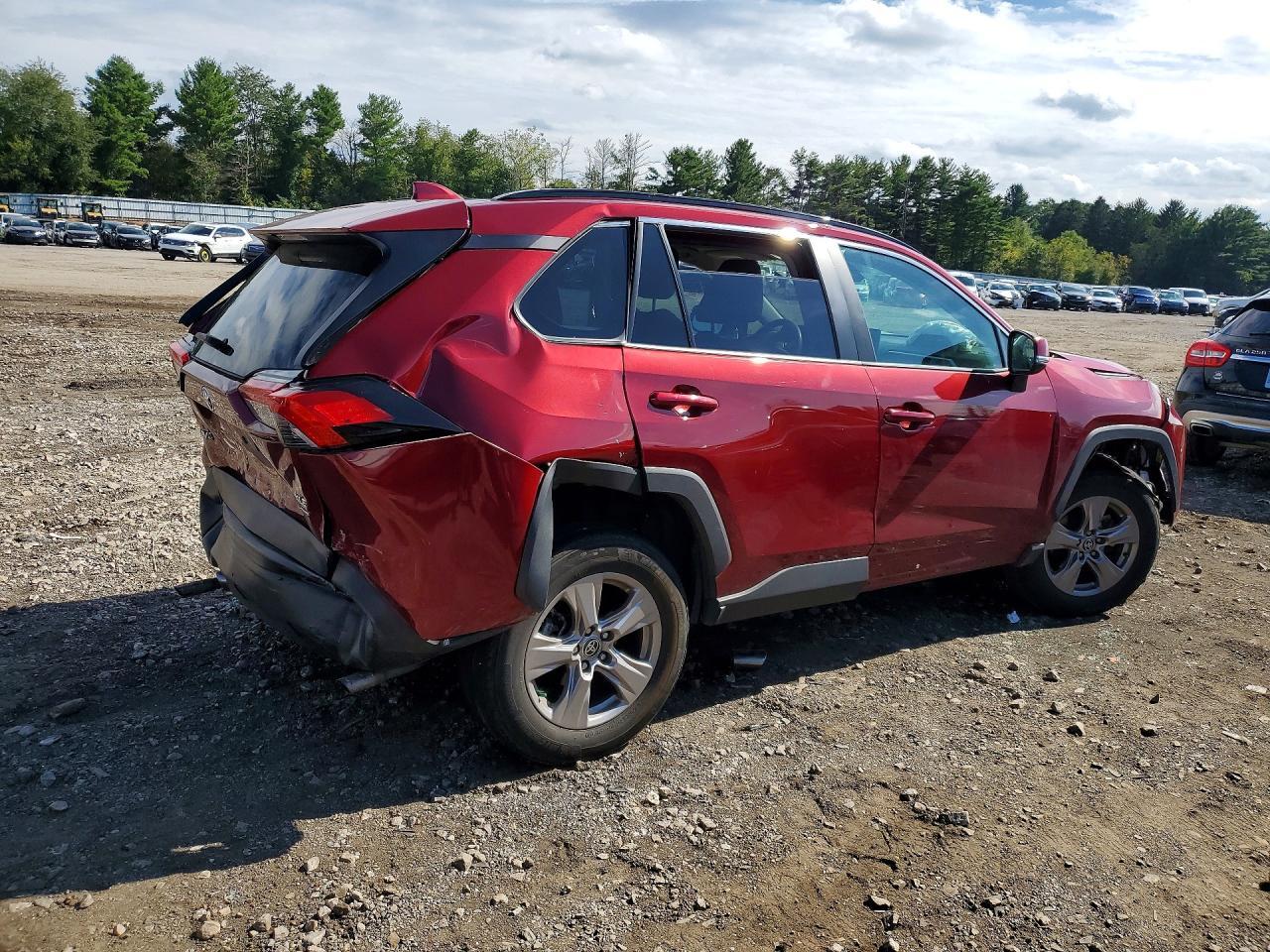2022 TOYOTA RAV4 XLE — Фото 3 из 13