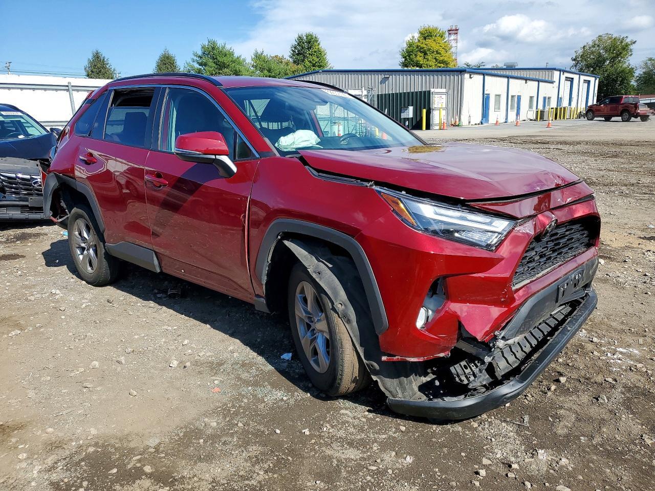 2022 TOYOTA RAV4 XLE — Фото 4 из 13