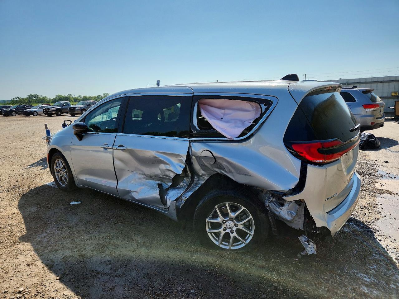 2C4RC1BG5TR239925 2026 CHRYSLER PACIFICA photo no. 2