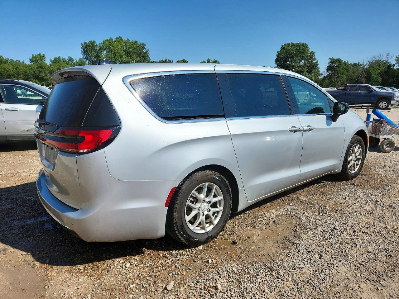 2C4RC1BG5TR239925 2026 CHRYSLER PACIFICA photo no. 3