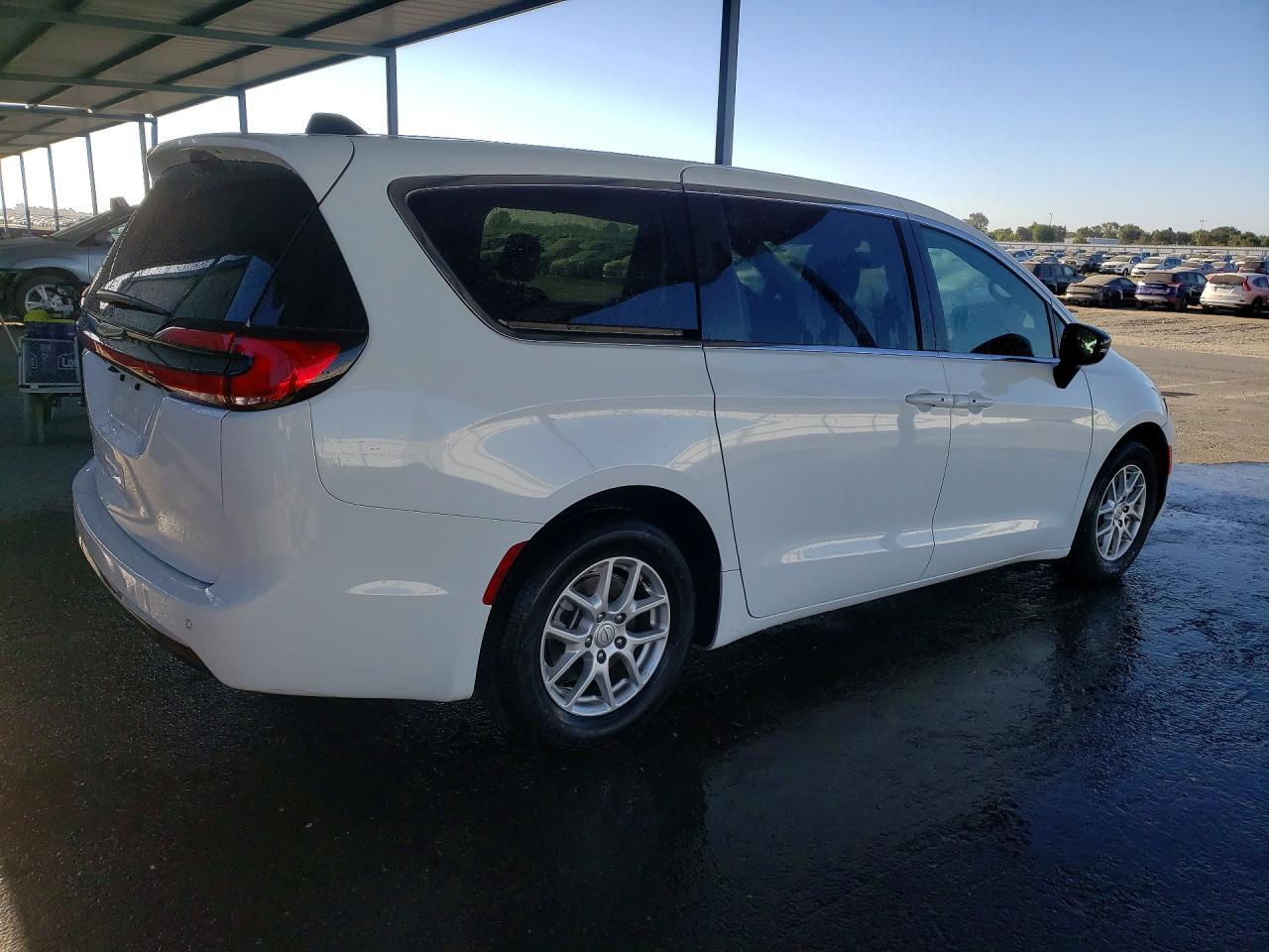 2C4RC1BG6TR172171 2026 CHRYSLER PACIFICA photo no. 3