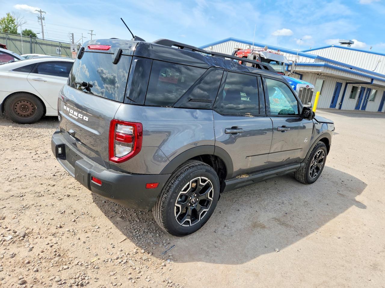 2026 FORD BRONCO SPORT OUTER BANKS — Фото 3 из 13