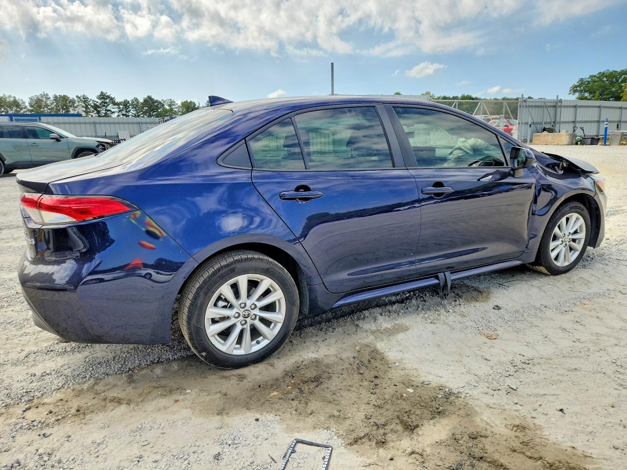 2023 TOYOTA COROLLA HYBRID LE — Фото 3 из 12
