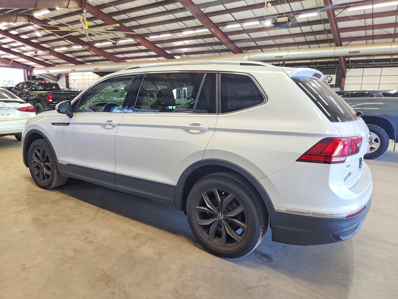 3VV3B7AX7PM020721 2023 VOLKSWAGEN TIGUAN photo no. 2