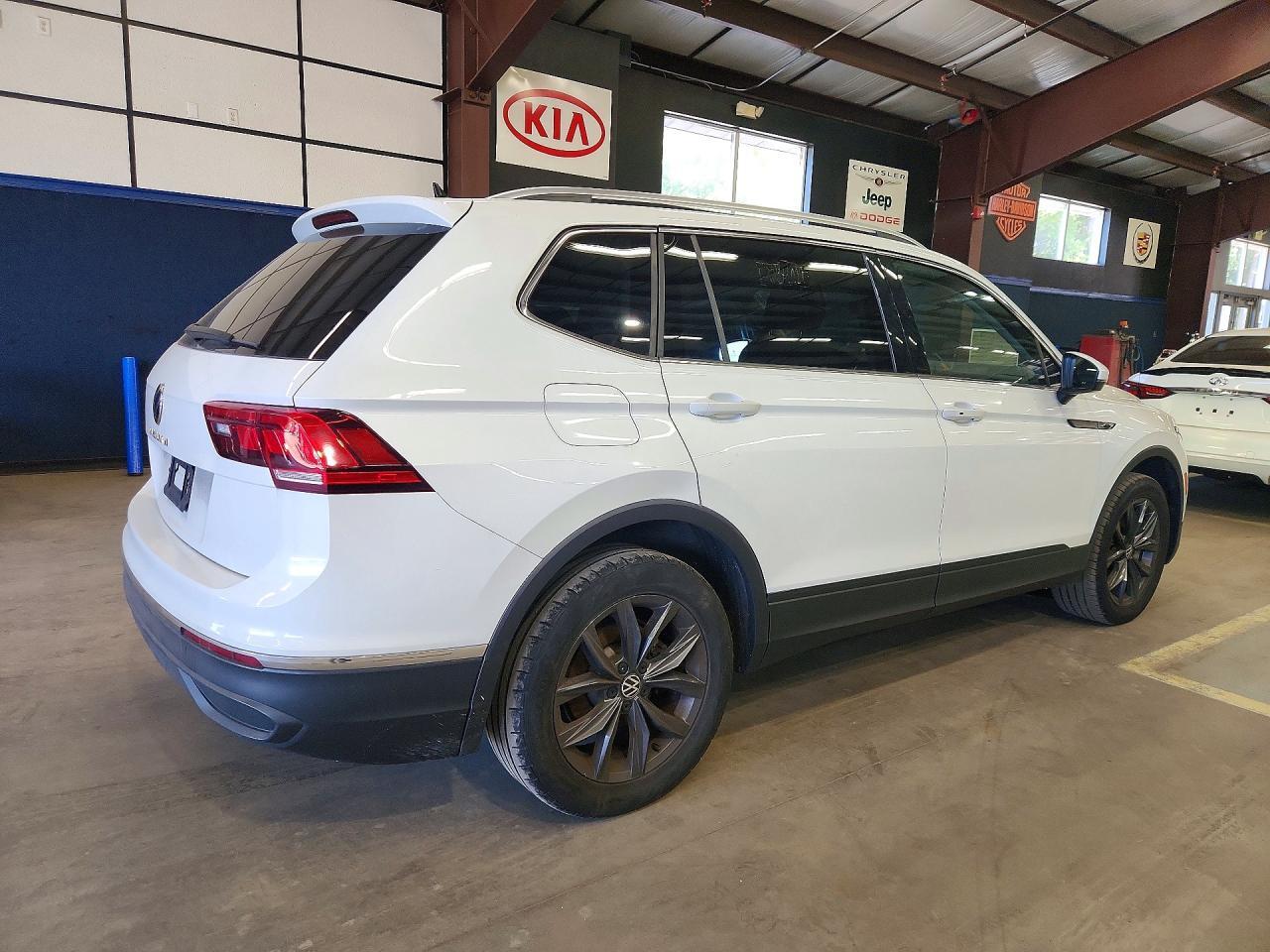 3VV3B7AX7PM020721 2023 VOLKSWAGEN TIGUAN photo no. 3