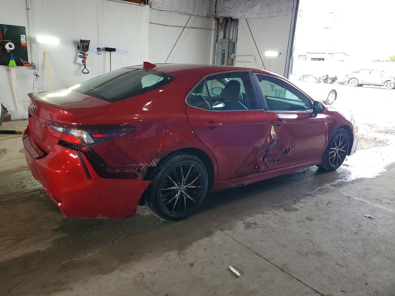 2021 TOYOTA CAMRY SE — Фото 3 из 12