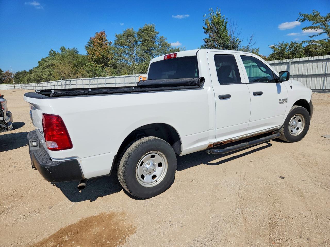 1C6RR7FG2HS759900 2017 RAM 1500 photo no. 3