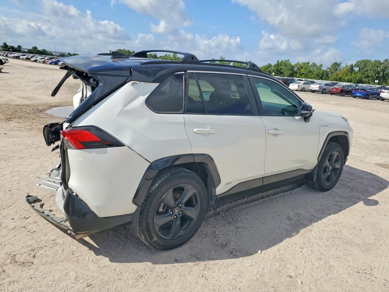 2020 TOYOTA RAV4 XSE — Фото 3 из 14