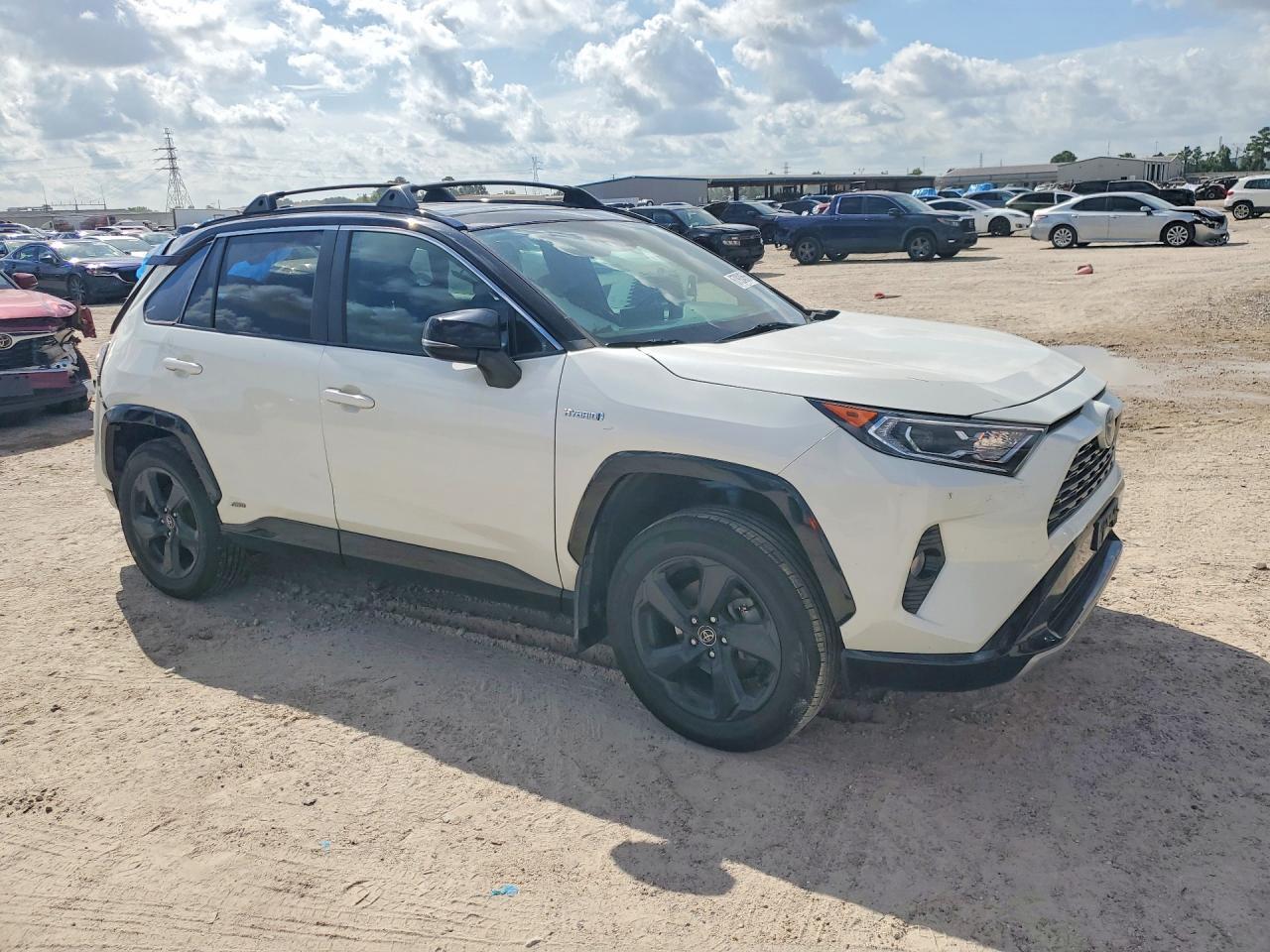 2020 TOYOTA RAV4 XSE — Фото 4 из 14